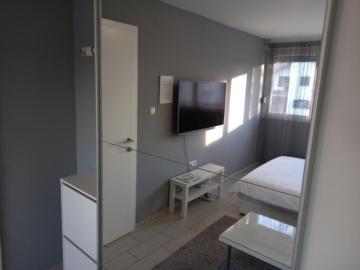 Apartment Sven Вінковці Екстер'єр фото